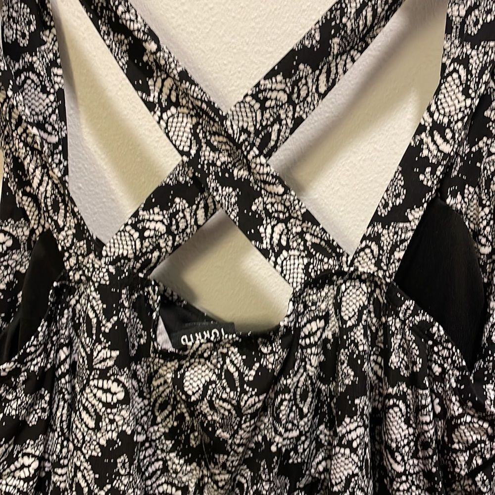 Torrid Womans black and white patterned top - Picture 9 of 13